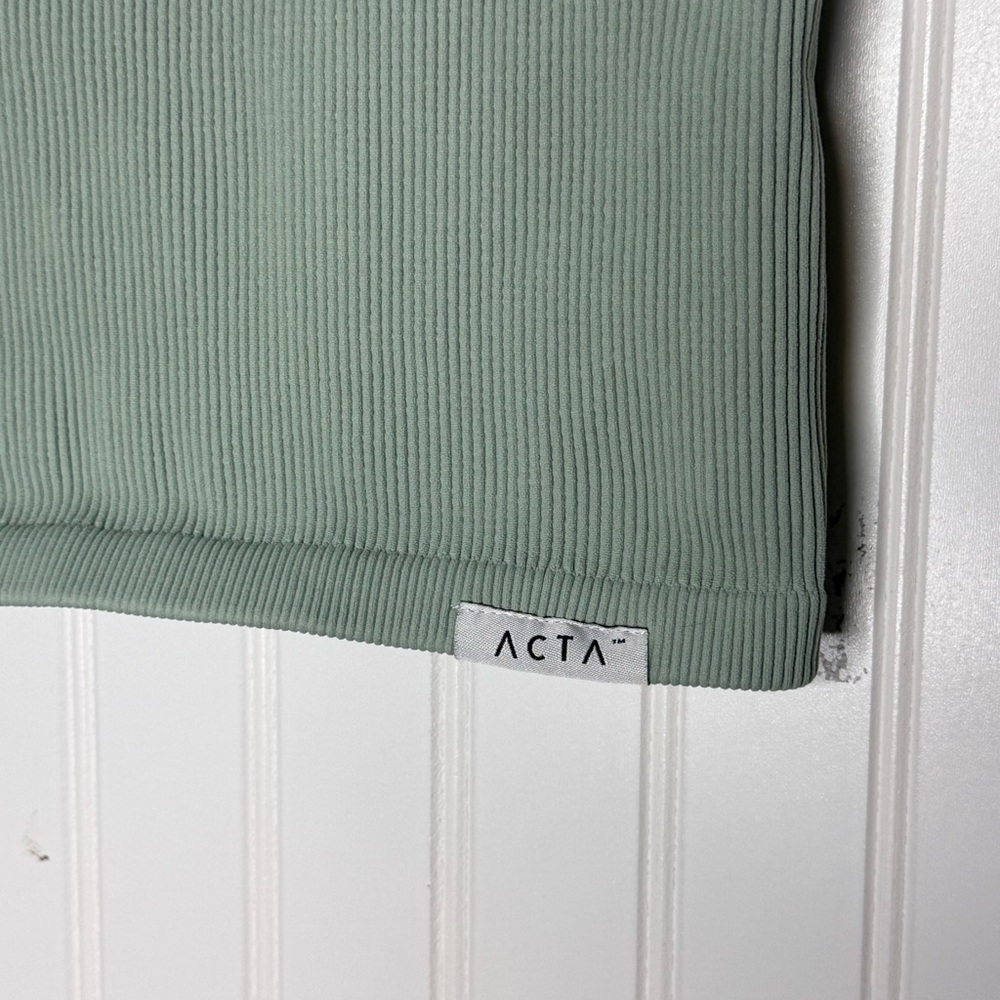 Acta Wear Seamless Ribbed Tank Top Size Medium - Picture 3 of 10